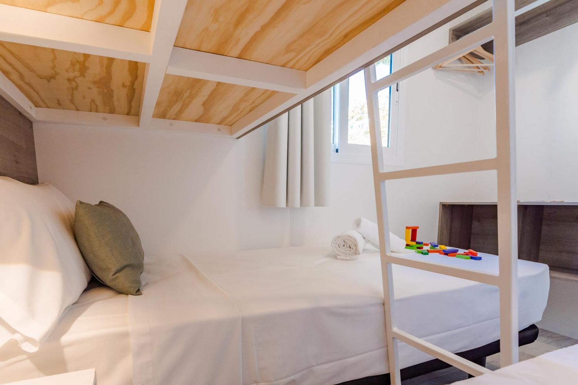 Costa Del Sol Glamping Village فوينخيرولا المظهر الخارجي الصورة