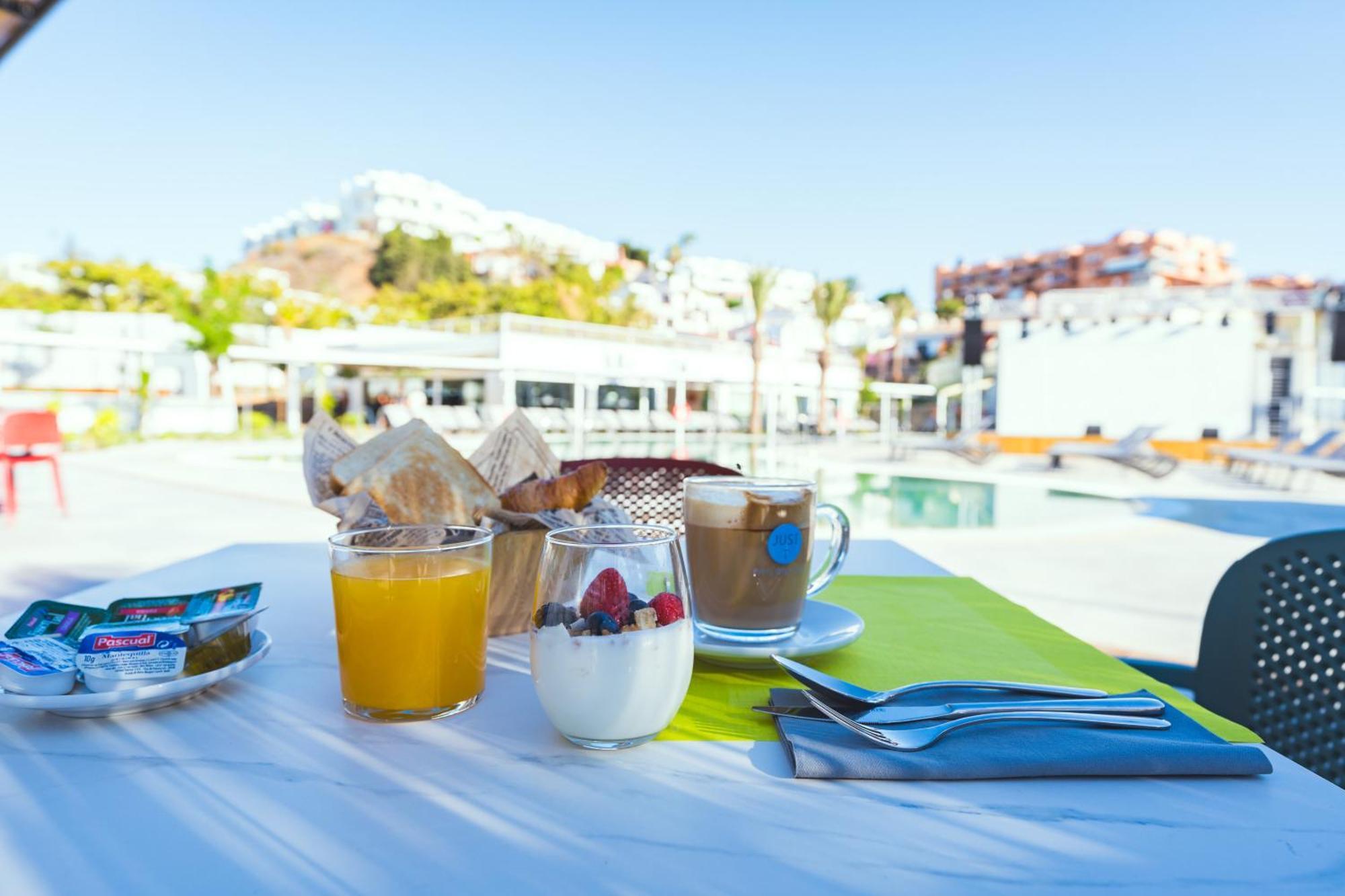 Costa Del Sol Glamping Village فوينخيرولا المظهر الخارجي الصورة
