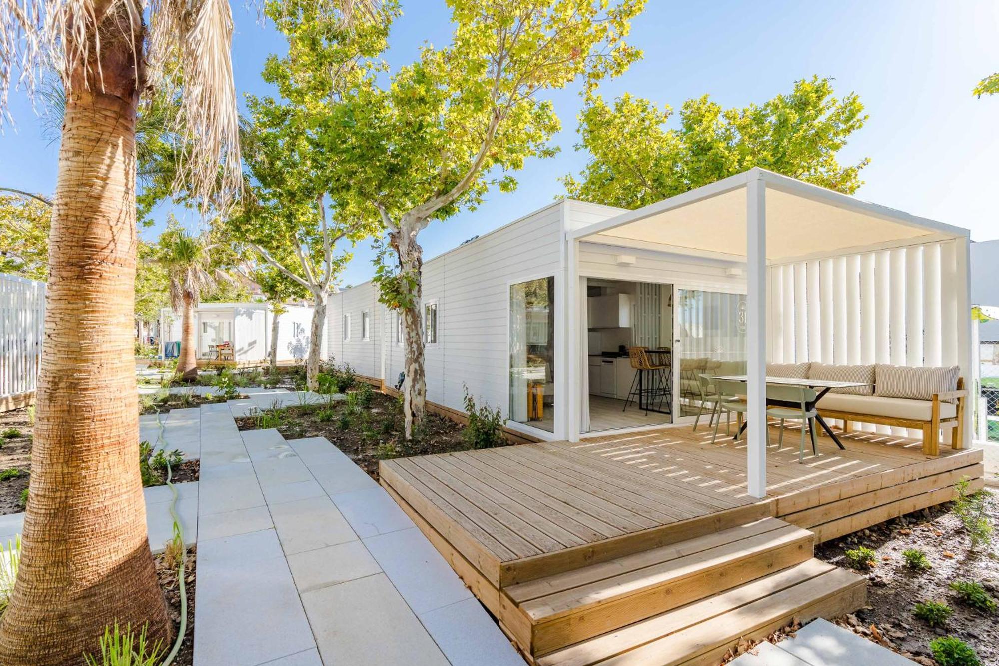 Costa Del Sol Glamping Village فوينخيرولا المظهر الخارجي الصورة