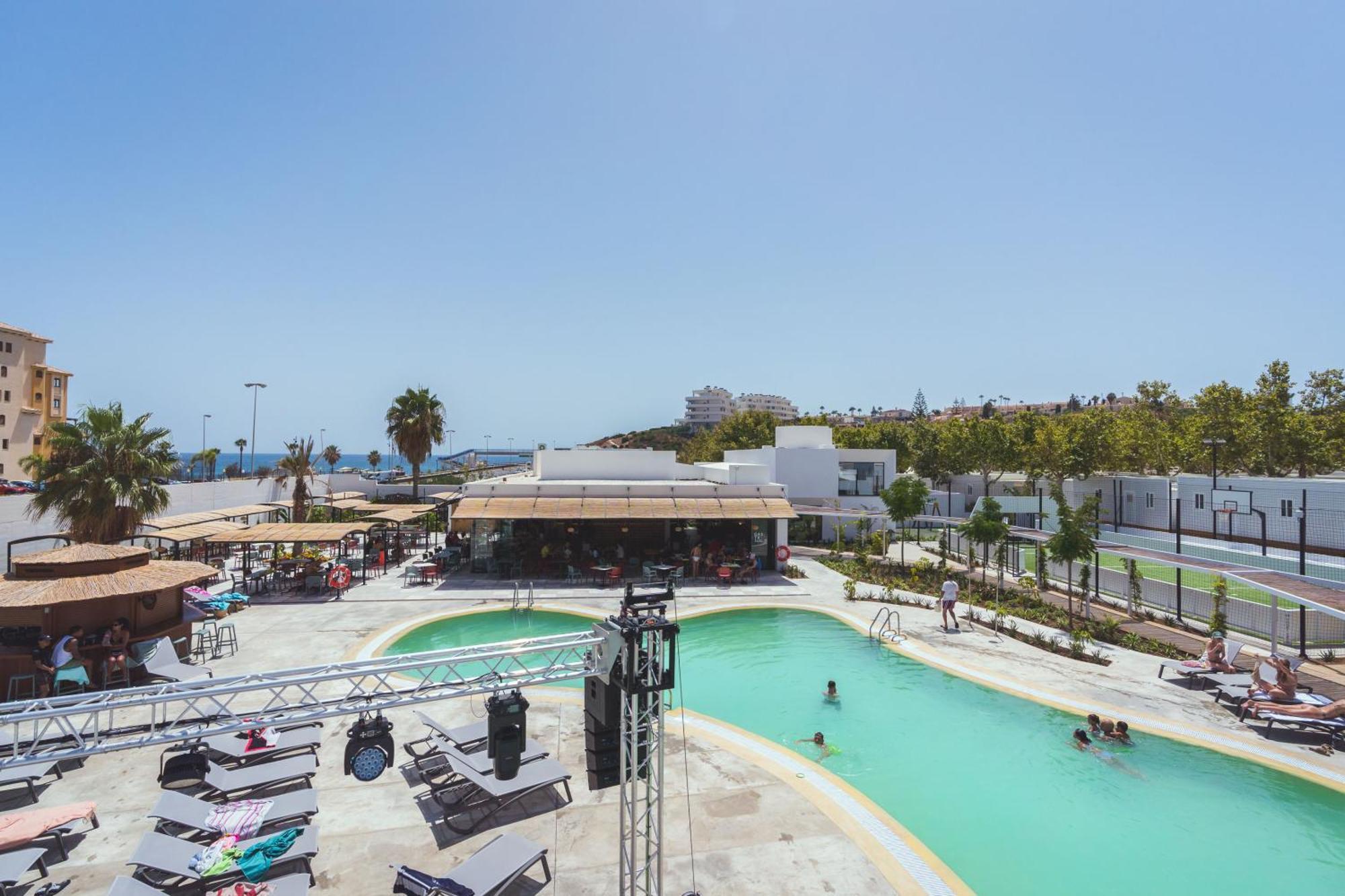 Costa Del Sol Glamping Village فوينخيرولا المظهر الخارجي الصورة