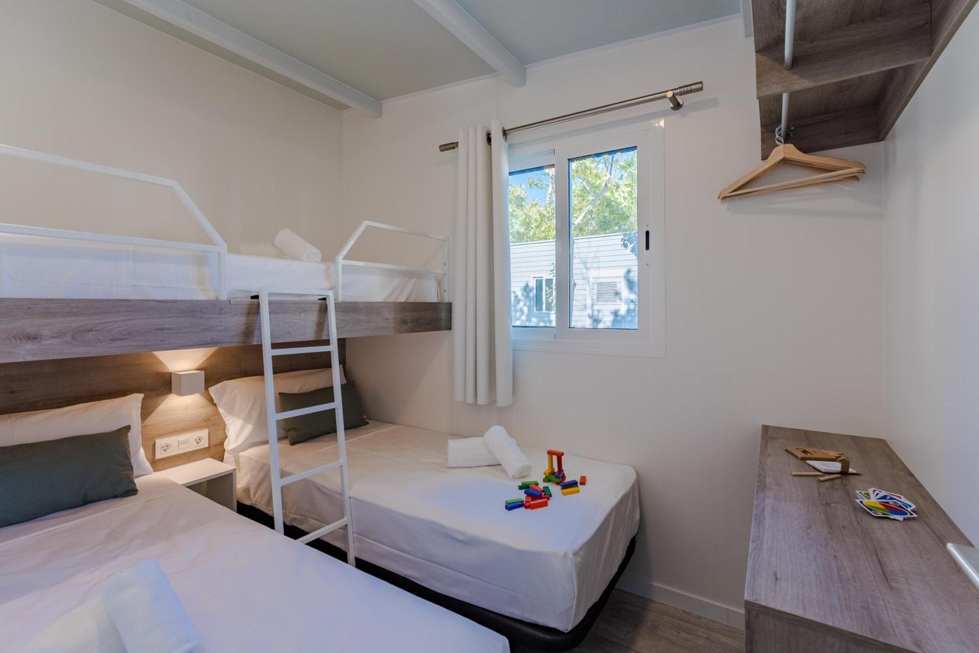Costa Del Sol Glamping Village فوينخيرولا المظهر الخارجي الصورة