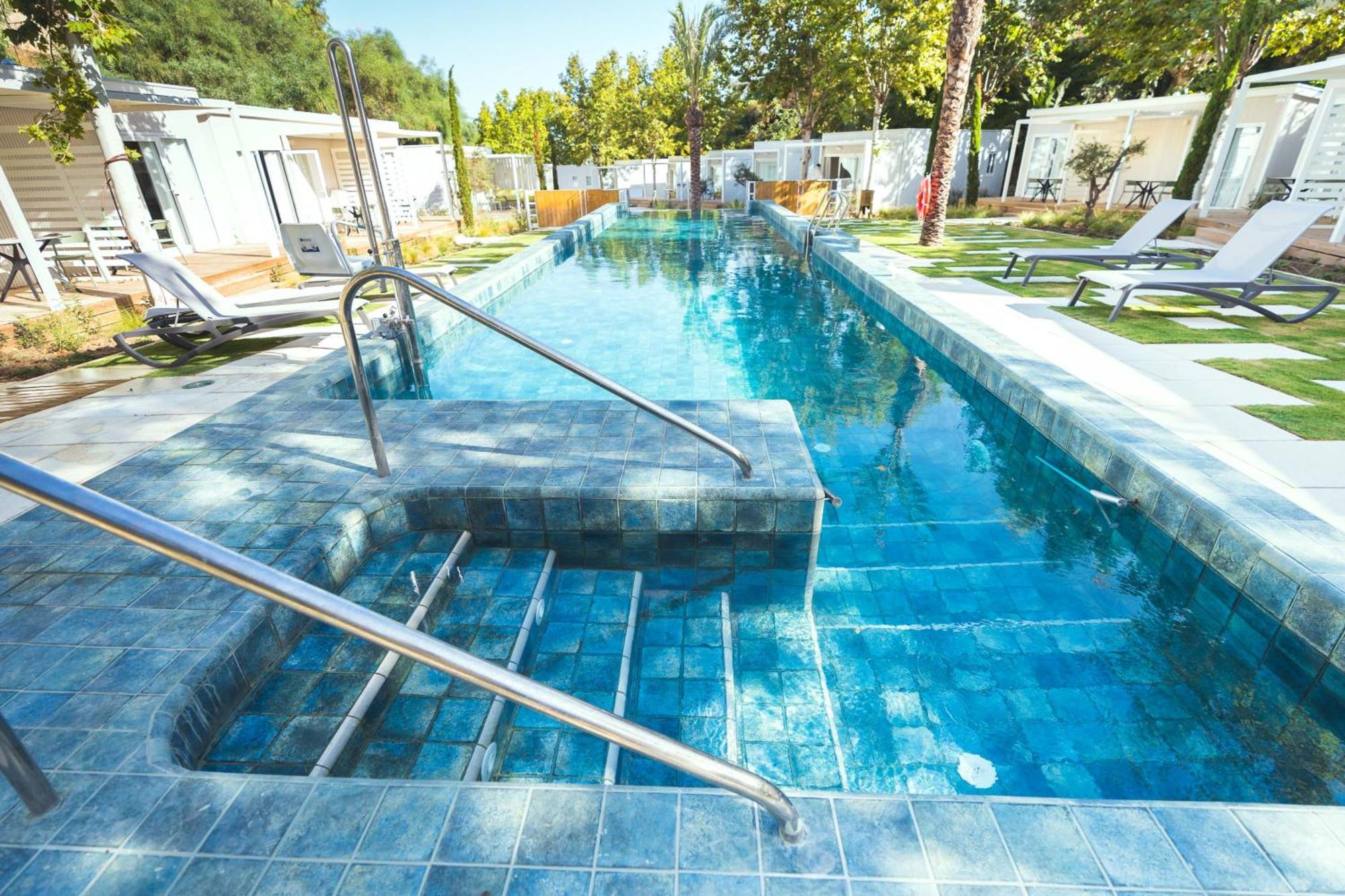 Costa Del Sol Glamping Village فوينخيرولا المظهر الخارجي الصورة