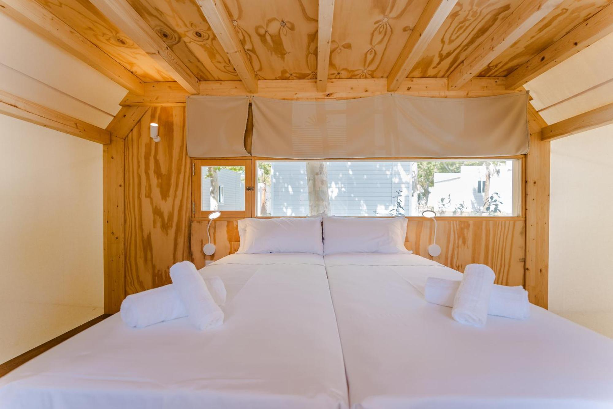 Costa Del Sol Glamping Village فوينخيرولا المظهر الخارجي الصورة