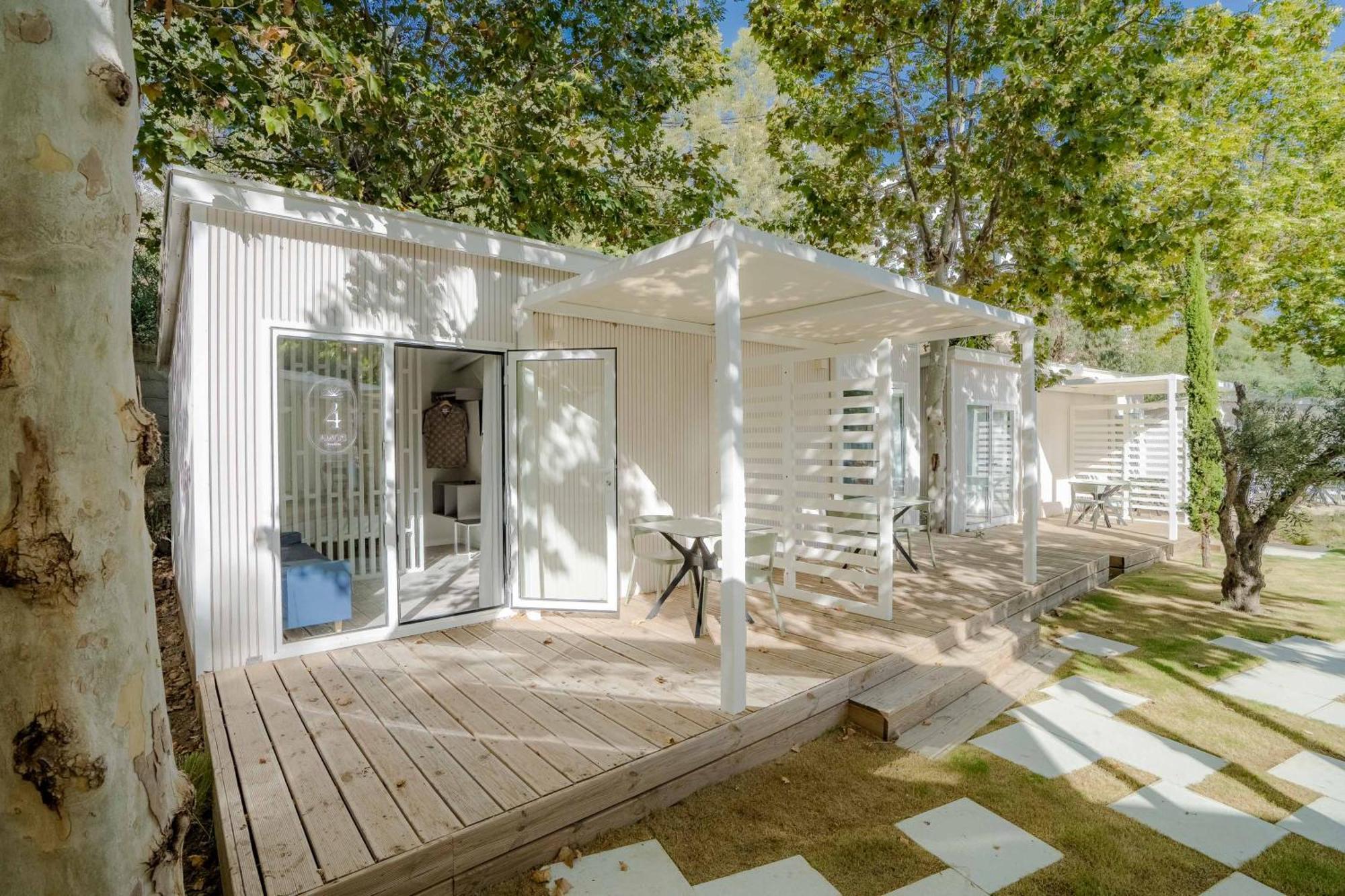 Costa Del Sol Glamping Village فوينخيرولا المظهر الخارجي الصورة